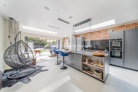 90 Woodgrange Avenue, London, N12 0PS