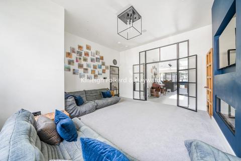 90 Woodgrange Avenue, London, N12 0PS