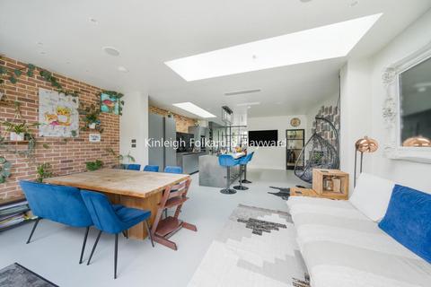 90 Woodgrange Avenue, London, N12 0PS