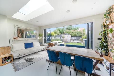 90 Woodgrange Avenue, London, N12 0PS