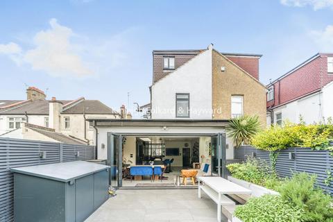 90 Woodgrange Avenue, London, N12 0PS