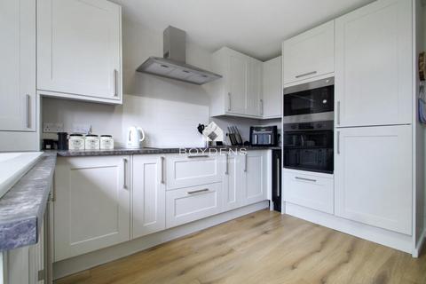 75 Frinton Road, Kirby Cross, Frinton-on-sea, CO13 0HJ