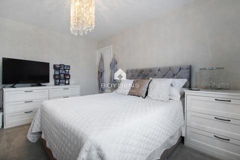 75 Frinton Road, Kirby Cross, Frinton-on-sea, CO13 0HJ