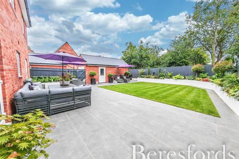 69 Lowefields, Earls Colne, Colchester, CO6 2LH