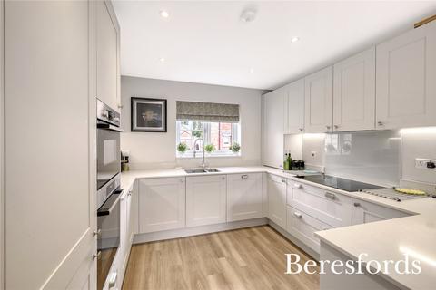 69 Lowefields, Earls Colne, Colchester, CO6 2LH