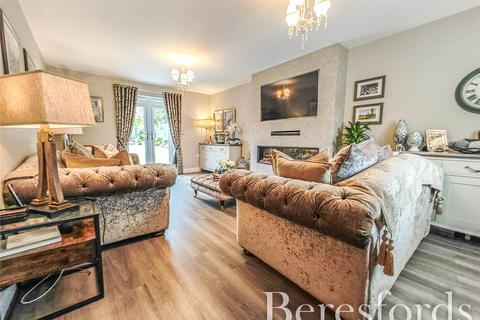 69 Lowefields, Earls Colne, Colchester, CO6 2LH