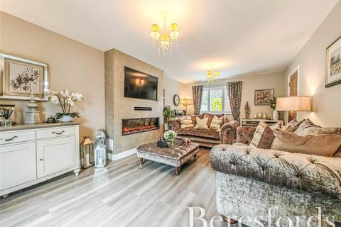 69 Lowefields, Earls Colne, Colchester, CO6 2LH