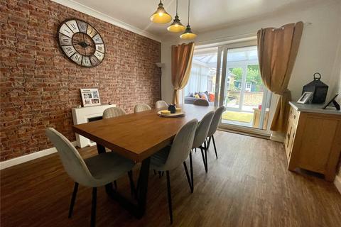 2 bedroom detached house for sale, Queensgate, Bridlington, East Yorkshire, YO16