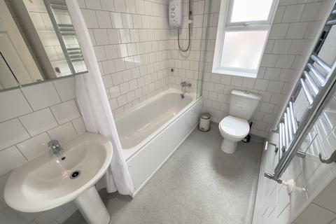 1 bedroom in a house share to rent, Ashfield Road, L15 1HS,