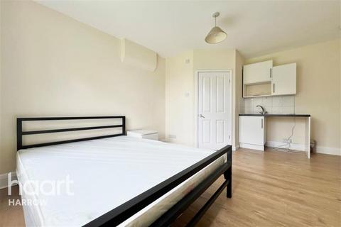 Studio to rent, Marlborough Hill, Harrow HA1