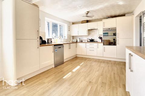 21 Dunthorpe Road, Clacton-on-sea, CO16 8YN
