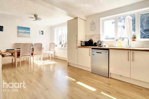 21 Dunthorpe Road, Clacton-on-sea, CO16 8YN