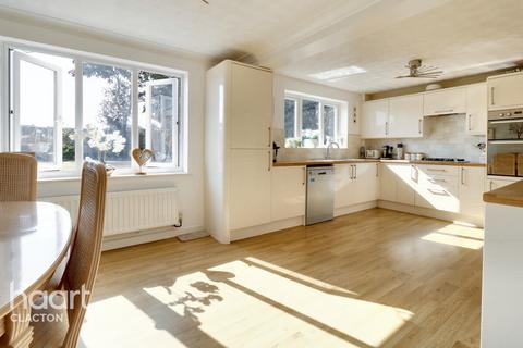 21 Dunthorpe Road, Clacton-on-sea, CO16 8YN