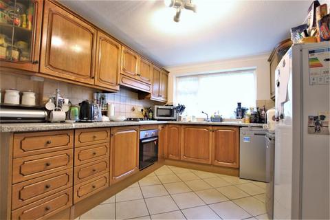 4 bedroom detached house to rent, The Rise, Woking GU21