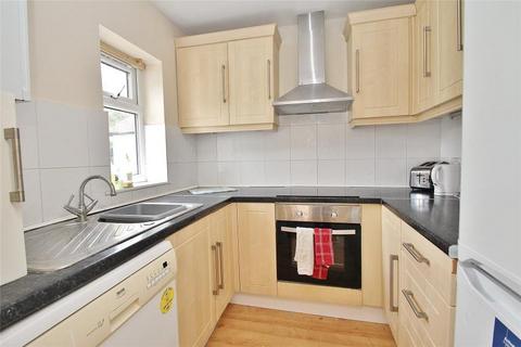 3 bedroom semi-detached house to rent, Meadway Drive, Woking GU21