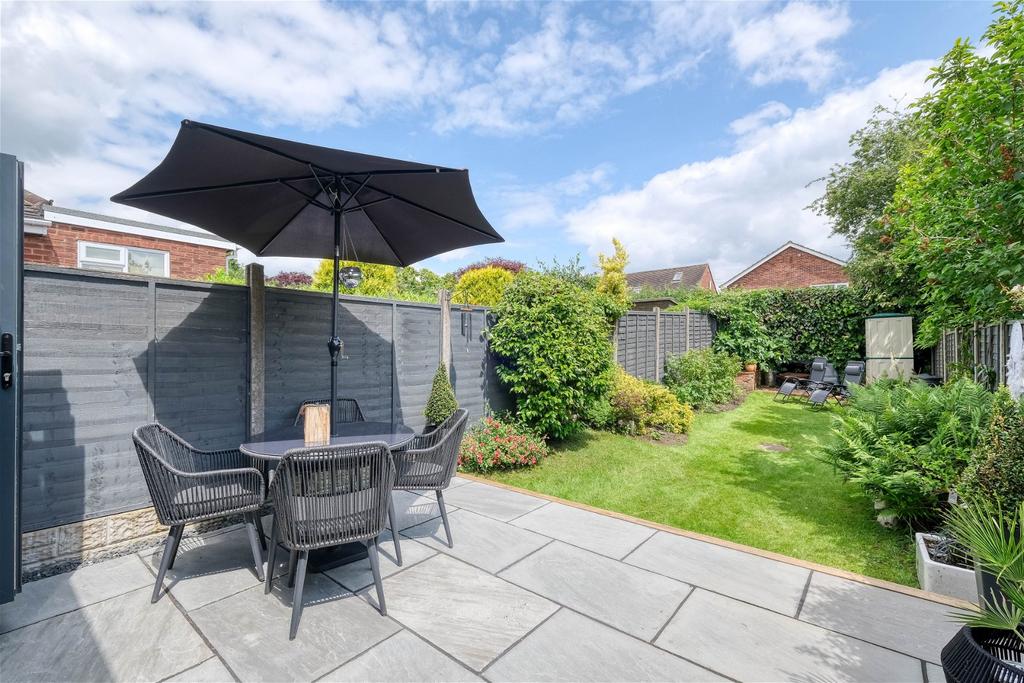 Upland Grove, Bromsgrove, B61 0EL 3 bed terraced house for sale £280,000