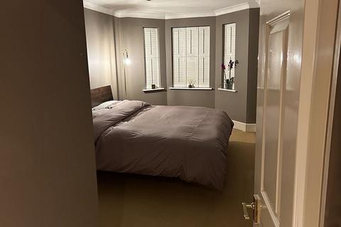 1 bedroom flat for sale, Kenton Court, Clevedon Road, Twickenham, TW1