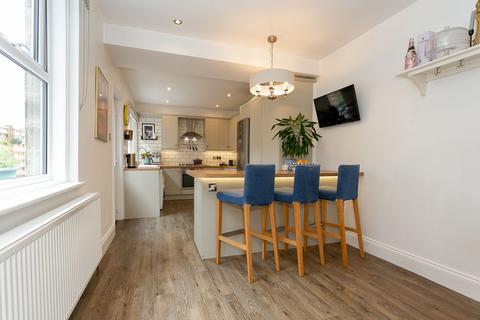 3 bedroom terraced house to rent, Mornington Crescent, Harrogate, HG1