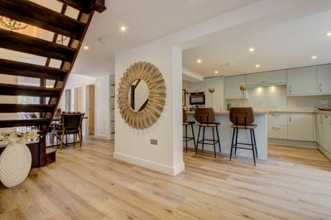 3 bedroom barn conversion for sale, Shadwell Lane, Leeds, LS17