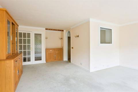 3 bedroom flat for sale, Bancroft Court, Reigate RH2