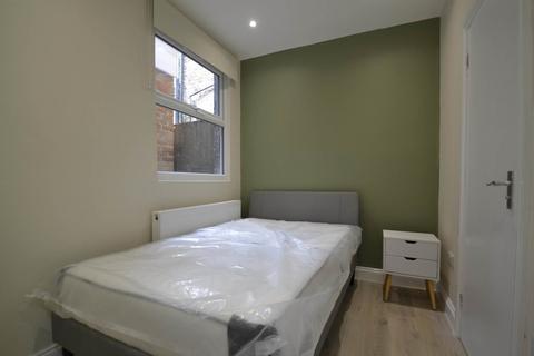 7 bedroom terraced house to rent, Framfield Road, London