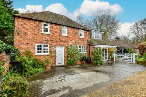 4 bedroom cottage for sale, Park Lane Horton, Berkshire, SL3 9PR