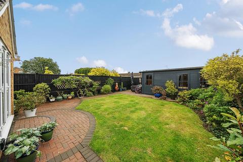 4 bedroom detached house for sale, Carterton,  Oxfordshire,  OX18