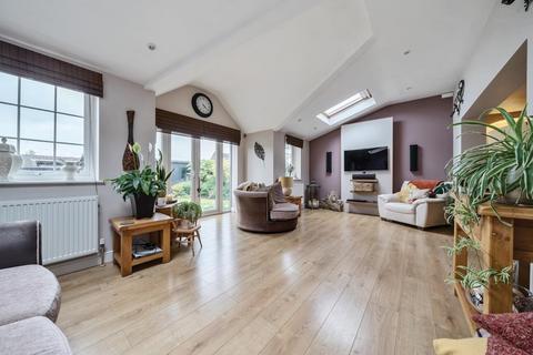 4 bedroom detached house for sale, Carterton,  Oxfordshire,  OX18