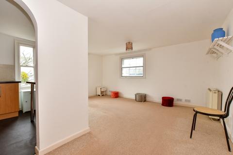 1 bedroom apartment to rent, Lind Street Ryde PO33