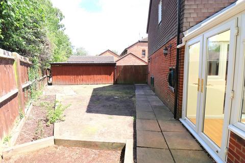 19 Ash Tree Close, Farnborough, GU14 0QP