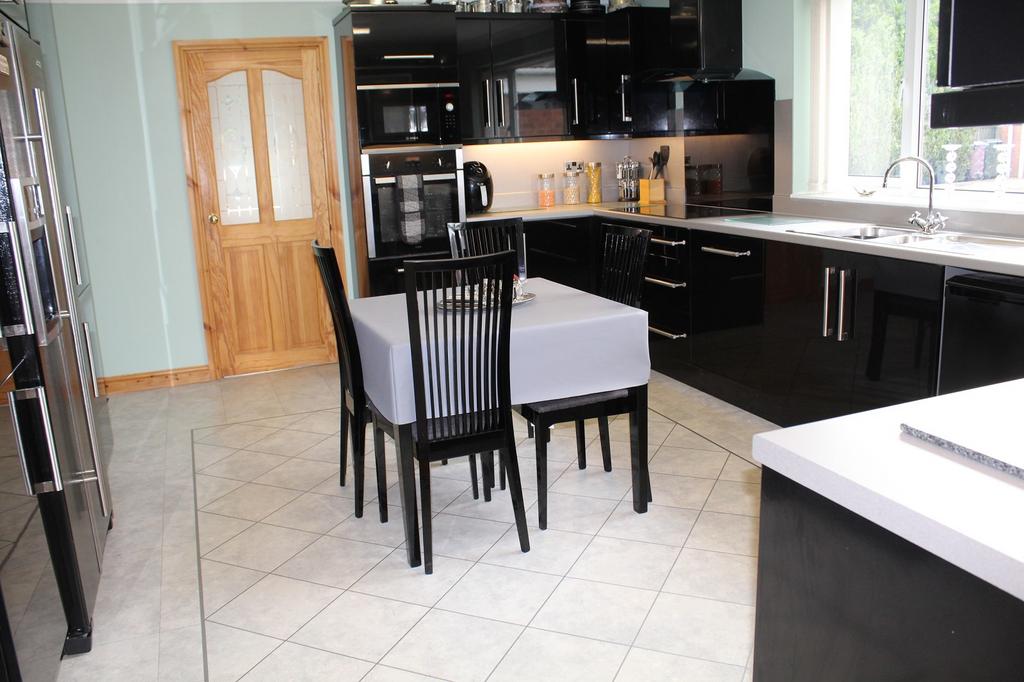 Fitted Breakfast Kitchen