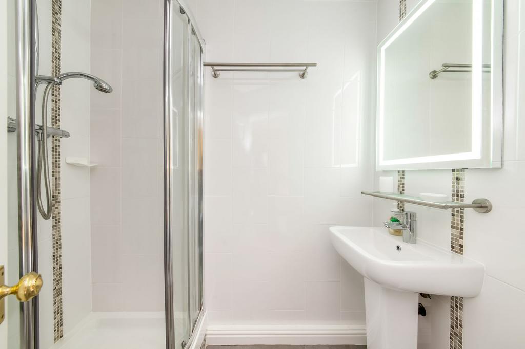 En suite shower room