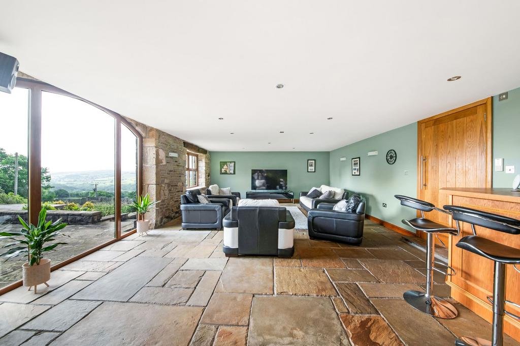 Sitting/family room