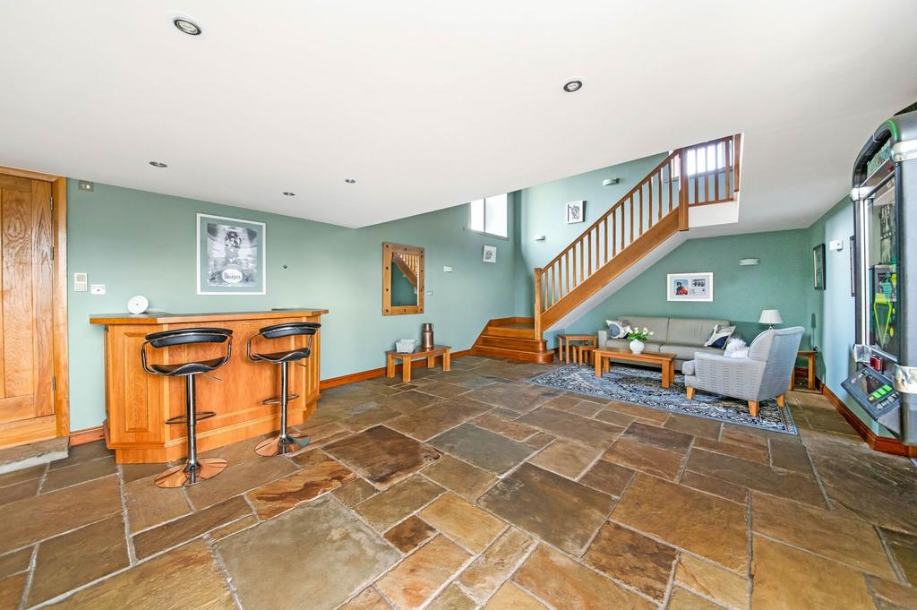 Sitting/family room