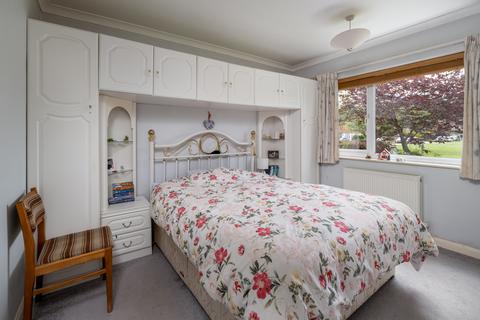 2 bedroom maisonette for sale, Fairlawns, Horley, Surrey, RH6