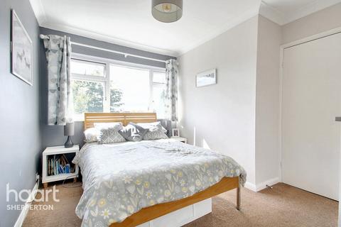 2 bedroom maisonette for sale, High Street, Shepperton