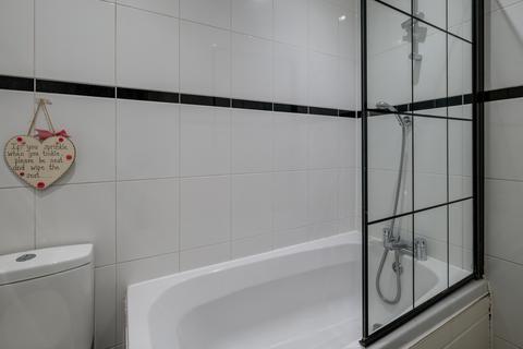 64 Albert Road, Horley, RH6 7JA