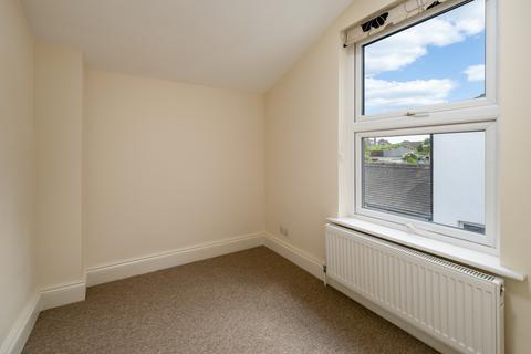 64 Albert Road, Horley, RH6 7JA