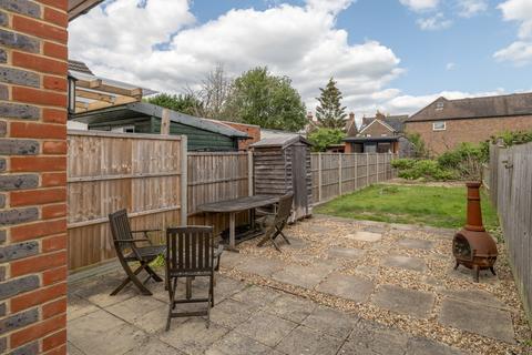 64 Albert Road, Horley, RH6 7JA