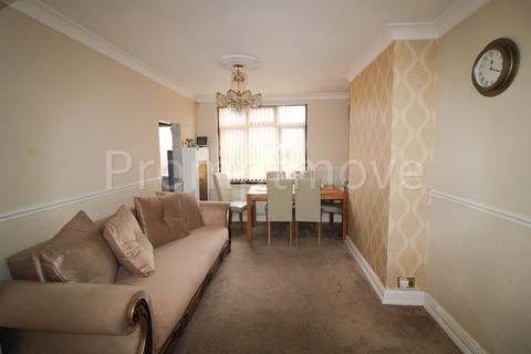 3 bedroom semi-detached house to rent, Carisbrooke Road Luton LU4 8HE