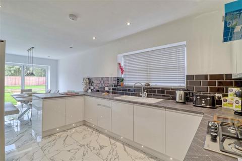 5 bedroom detached house for sale, Frinton on Sea CO13