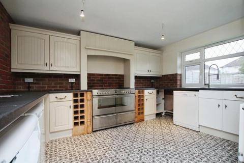 4 bedroom semi-detached house to rent, Begbrook Lane, Bristol BS16