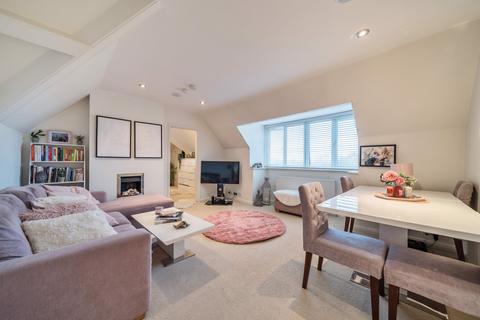 2 bedroom penthouse to rent, Lovibonds Avenue, Orpington BR6
