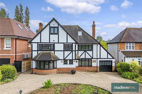 6 bedroom detached house for sale, Meadow Way, Essex IG7