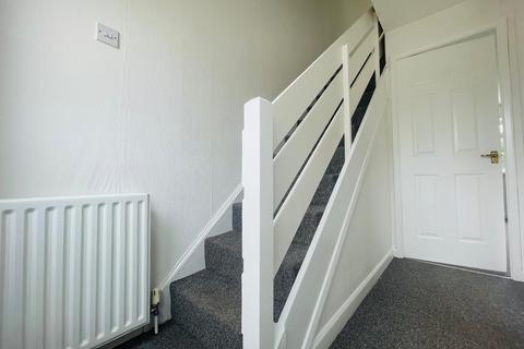 2 bedroom terraced house to rent, Strauss Crescent, Maltby