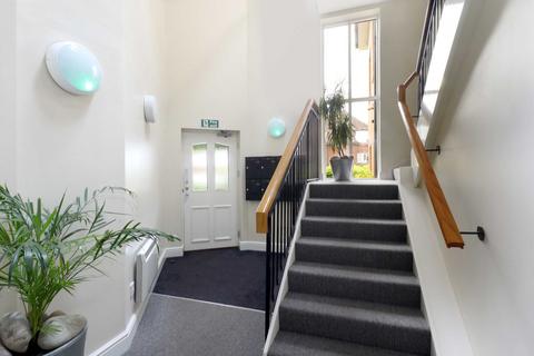 Flat 4, The Courtyard Grove Road, Beaconsfield, HP9 1PU