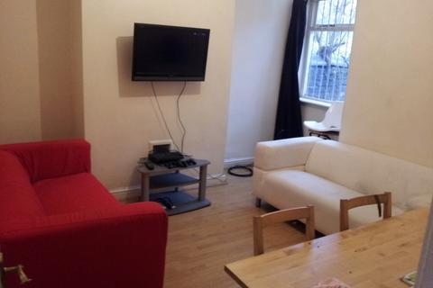 4 bedroom flat to rent, HIbbert Street, Rusholme, Manchester, M14 5WT