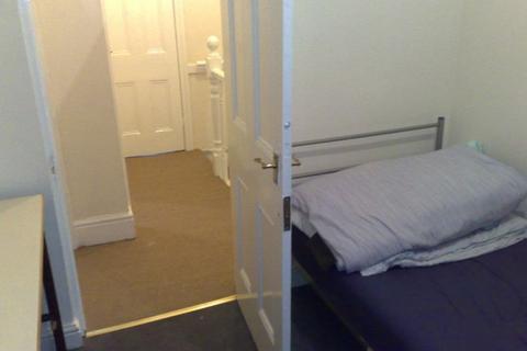 4 bedroom flat to rent, HIbbert Street, Rusholme, Manchester, M14 5WT