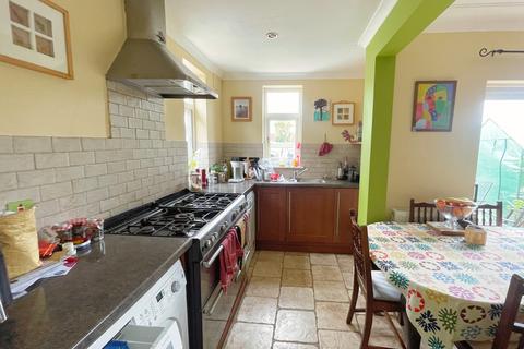 4 bedroom semi-detached house to rent, Carlingford Drive, Westcliff On Sea SS0