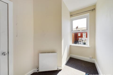 2 bedroom terraced house to rent, Cameron Avenue, Blackpool FY3